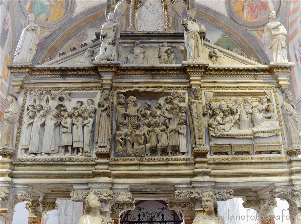 Milano - Lato posteriore del sarcofago dell'Arca di San Pietro Martire nella Cappella Portinari